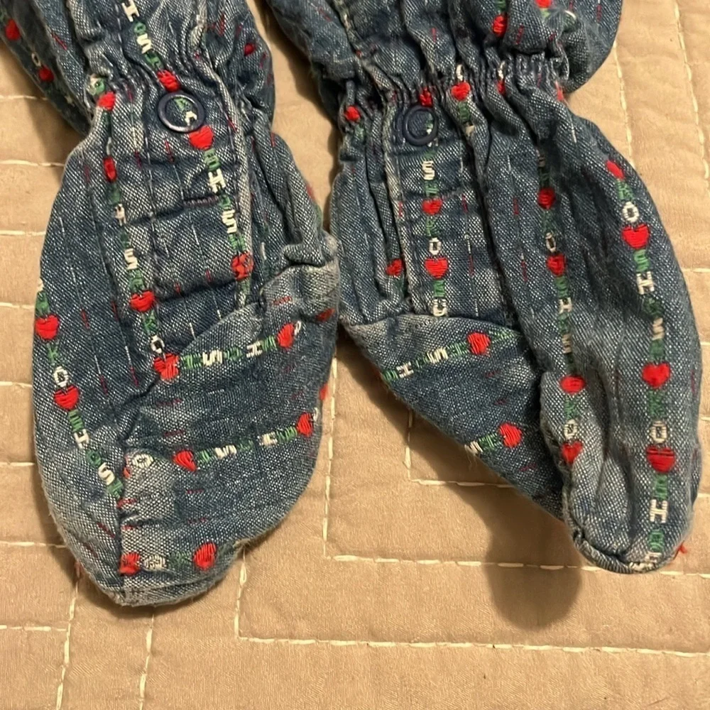 OSH KOSH ~ Vintage Girls Overalls with Feet Red Hearts and ‘Osh Kosh’ Spell Out